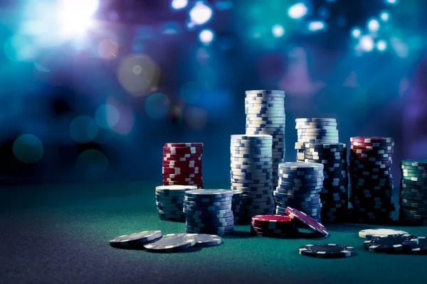 Paytable and winning combinations Paytable and symbol values
